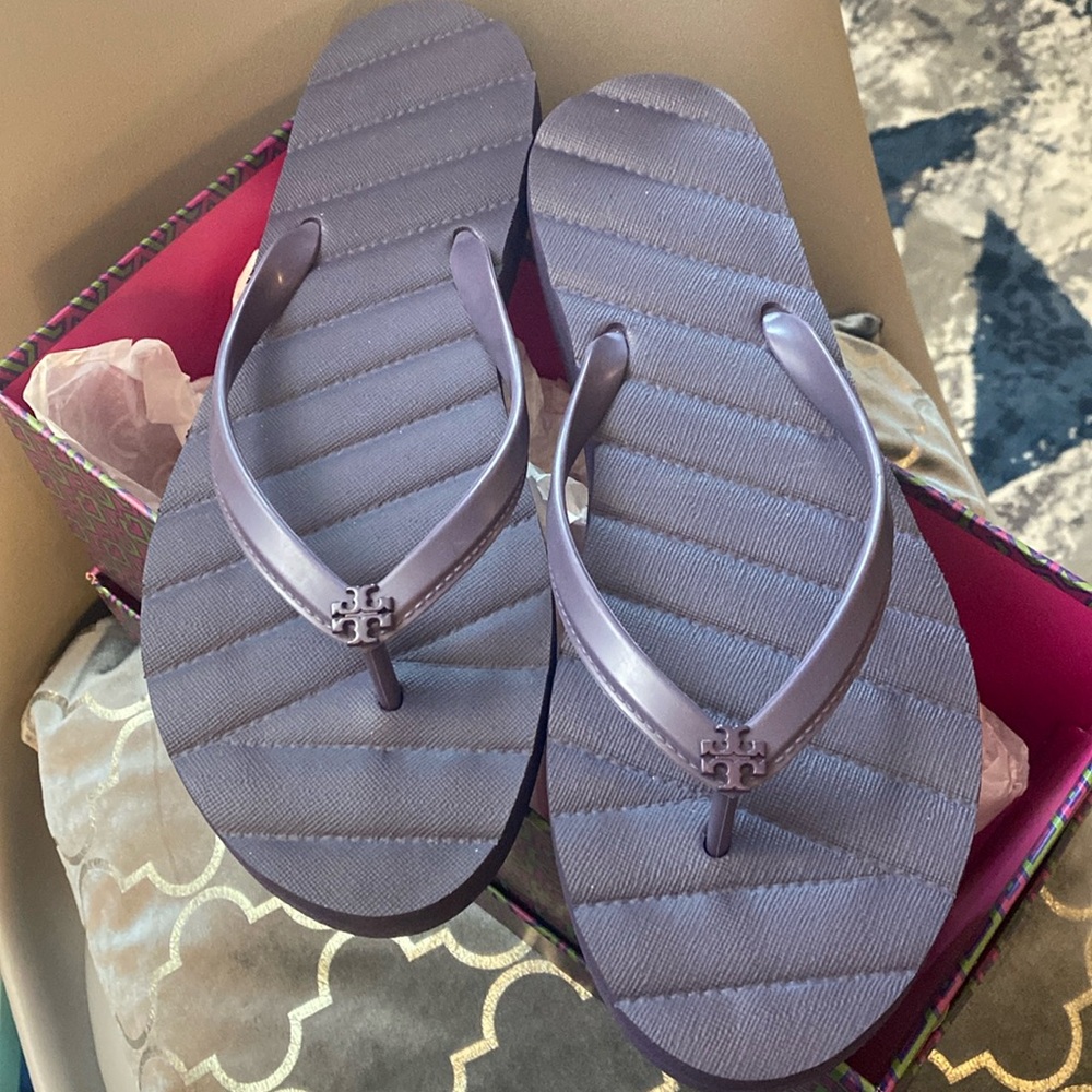 Tory Burch Kira Flip Flops in Deep purple  BNIB